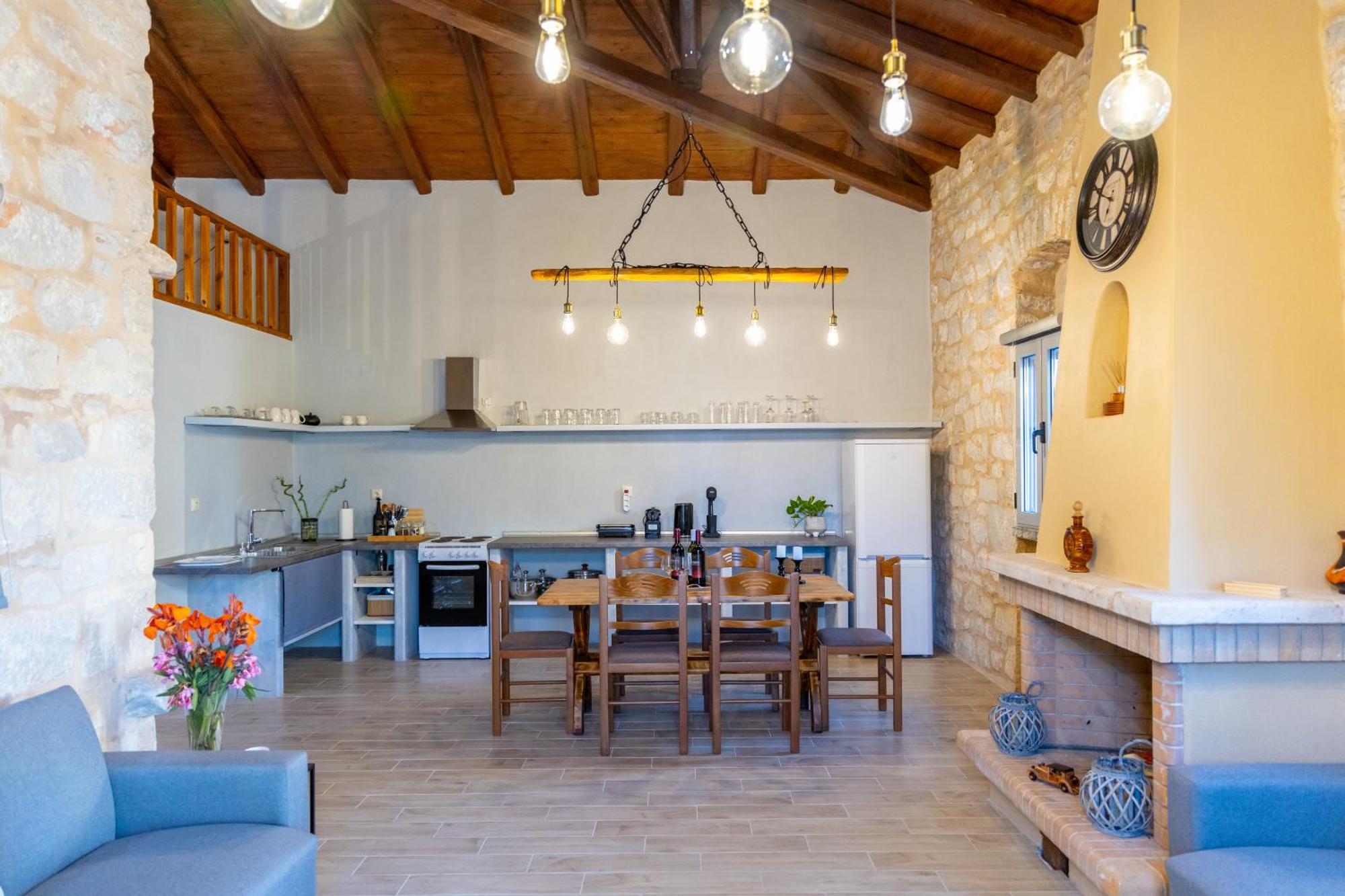 Stenorougi Charias Holiday home Kharia