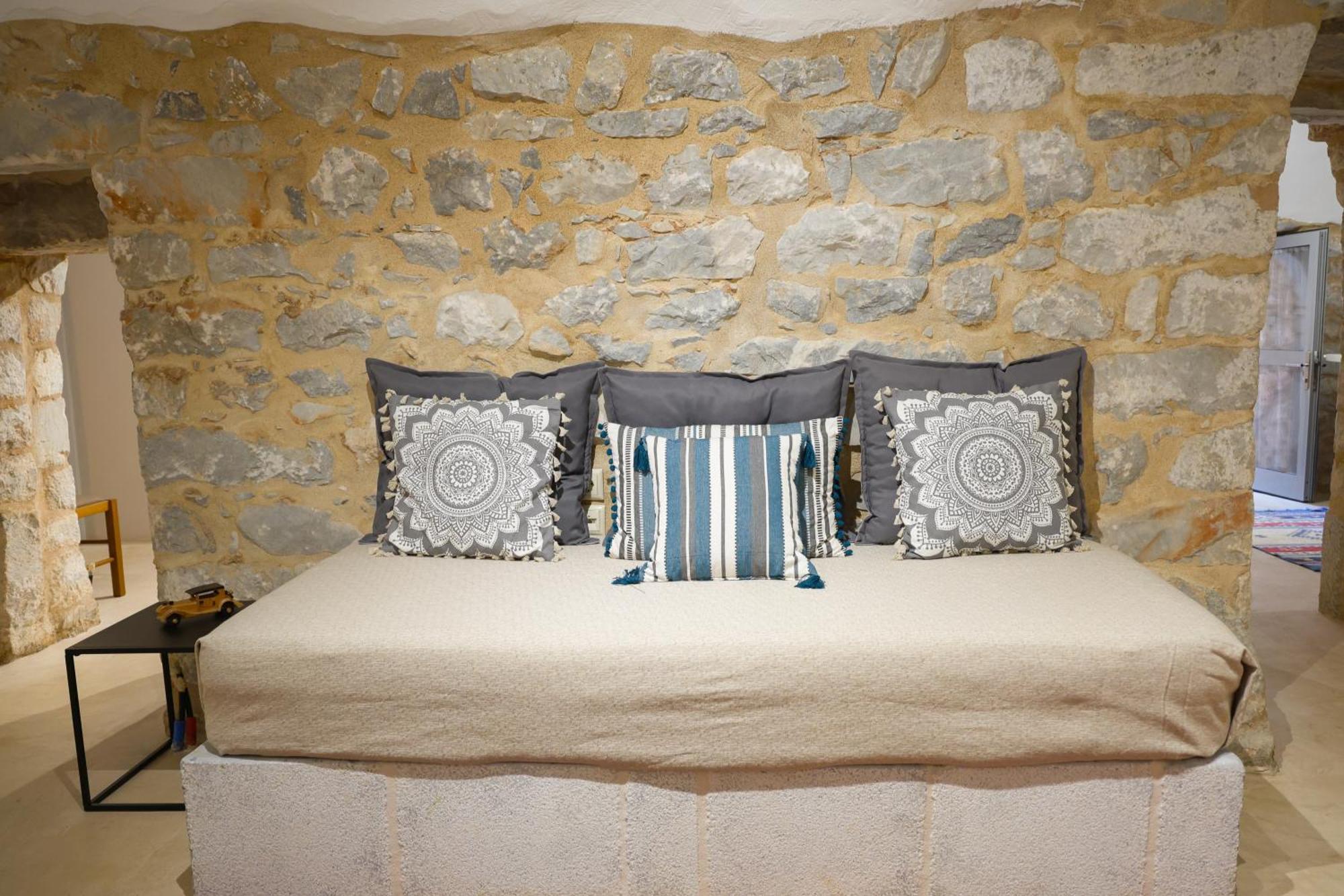 Stenorougi Charias Holiday home *