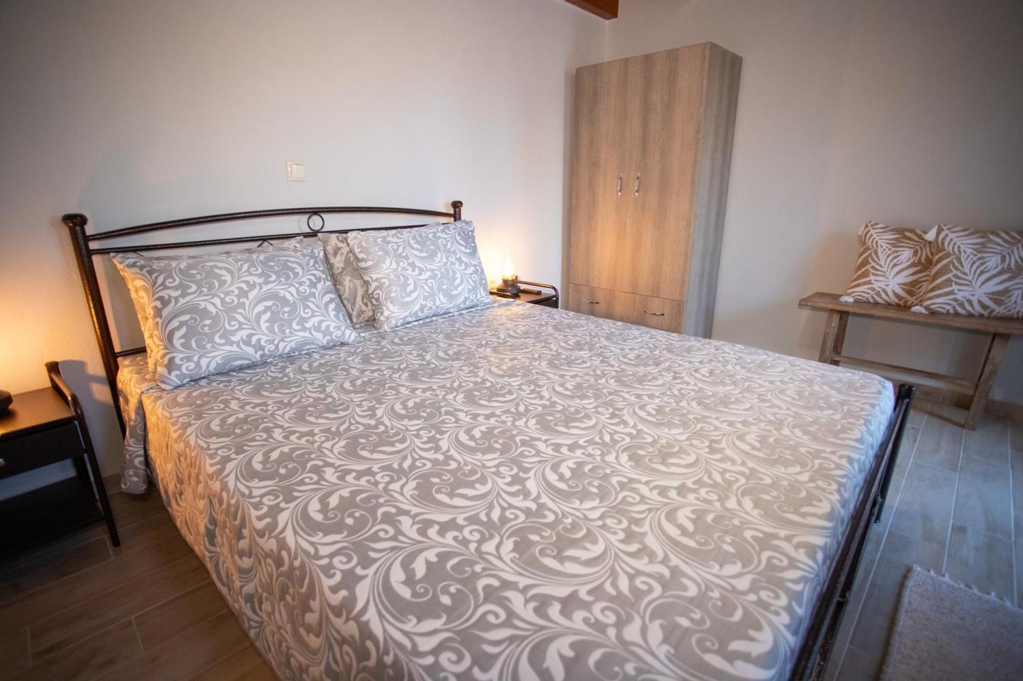 Stenorougi Charias Holiday home