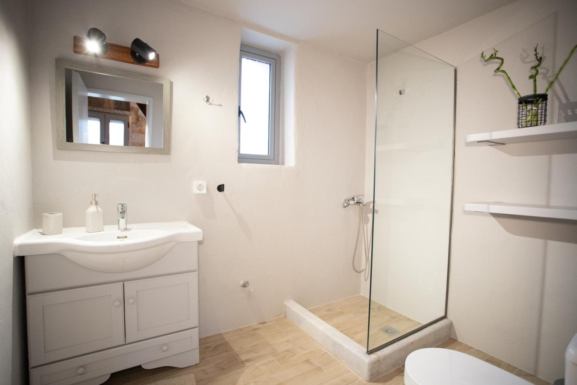 Stenorougi Charias Holiday home