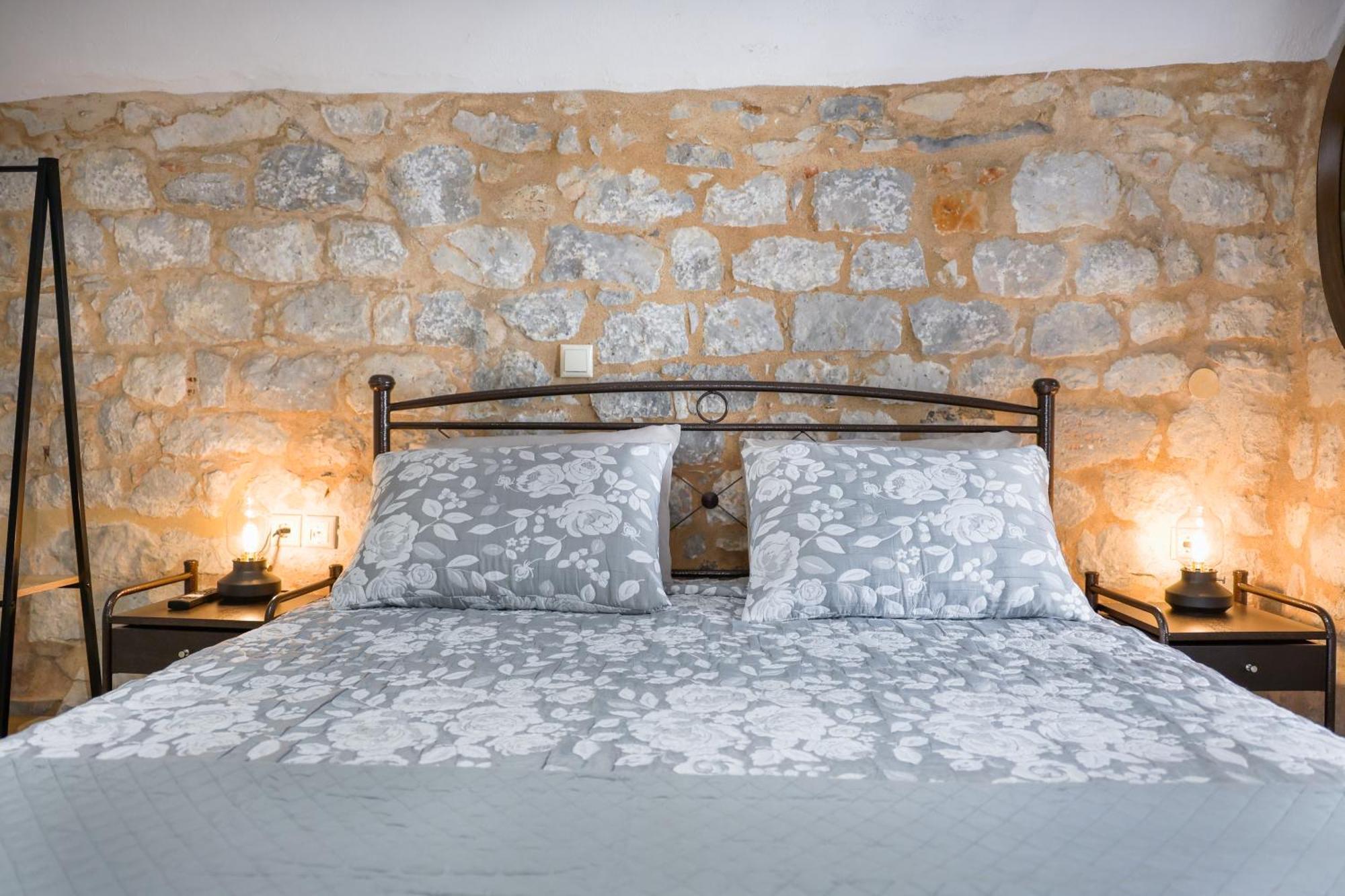 Stenorougi Charias Holiday home *