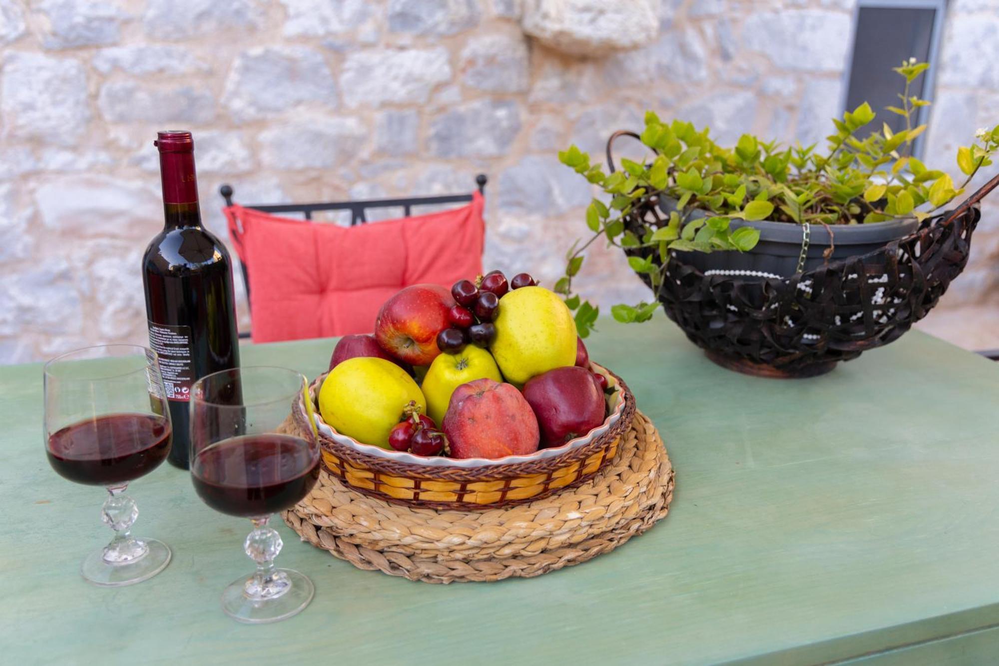Stenorougi Charias Holiday home Kharia