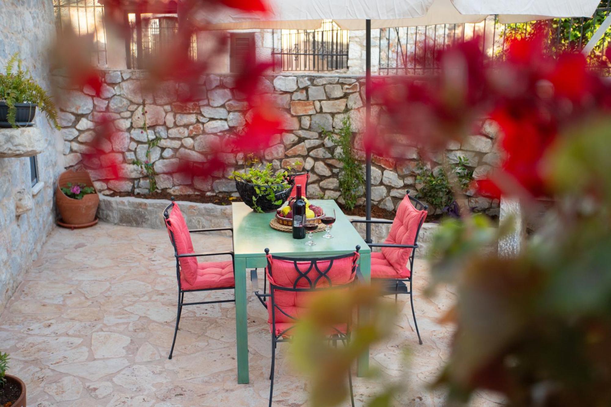 Stenorougi Charias Holiday home