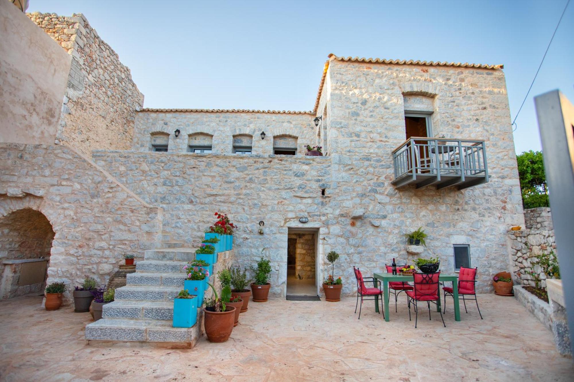 Stenorougi Charias Holiday home Kharia