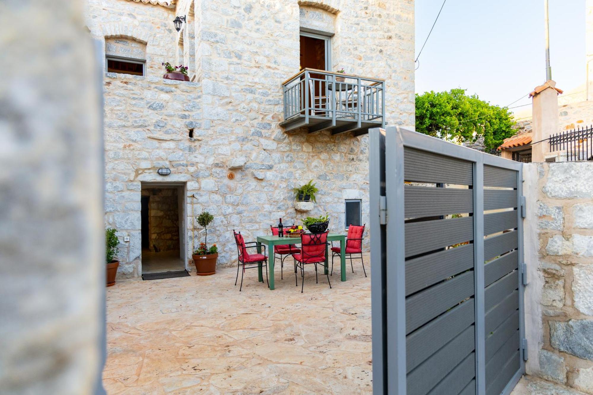 Stenorougi Charias Holiday home *